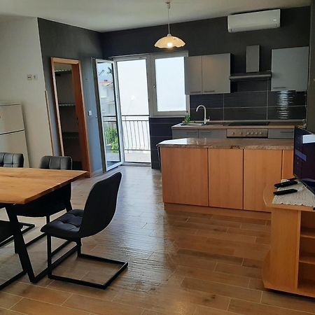 Apartments Tina Omis Room photo