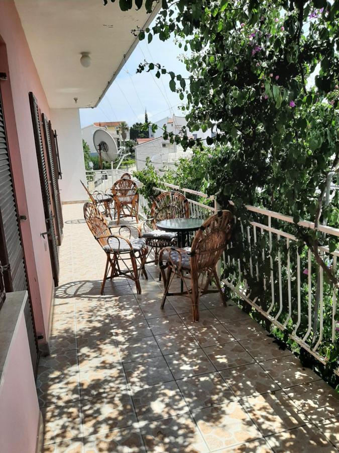 Apartments Tina Omis Exterior photo