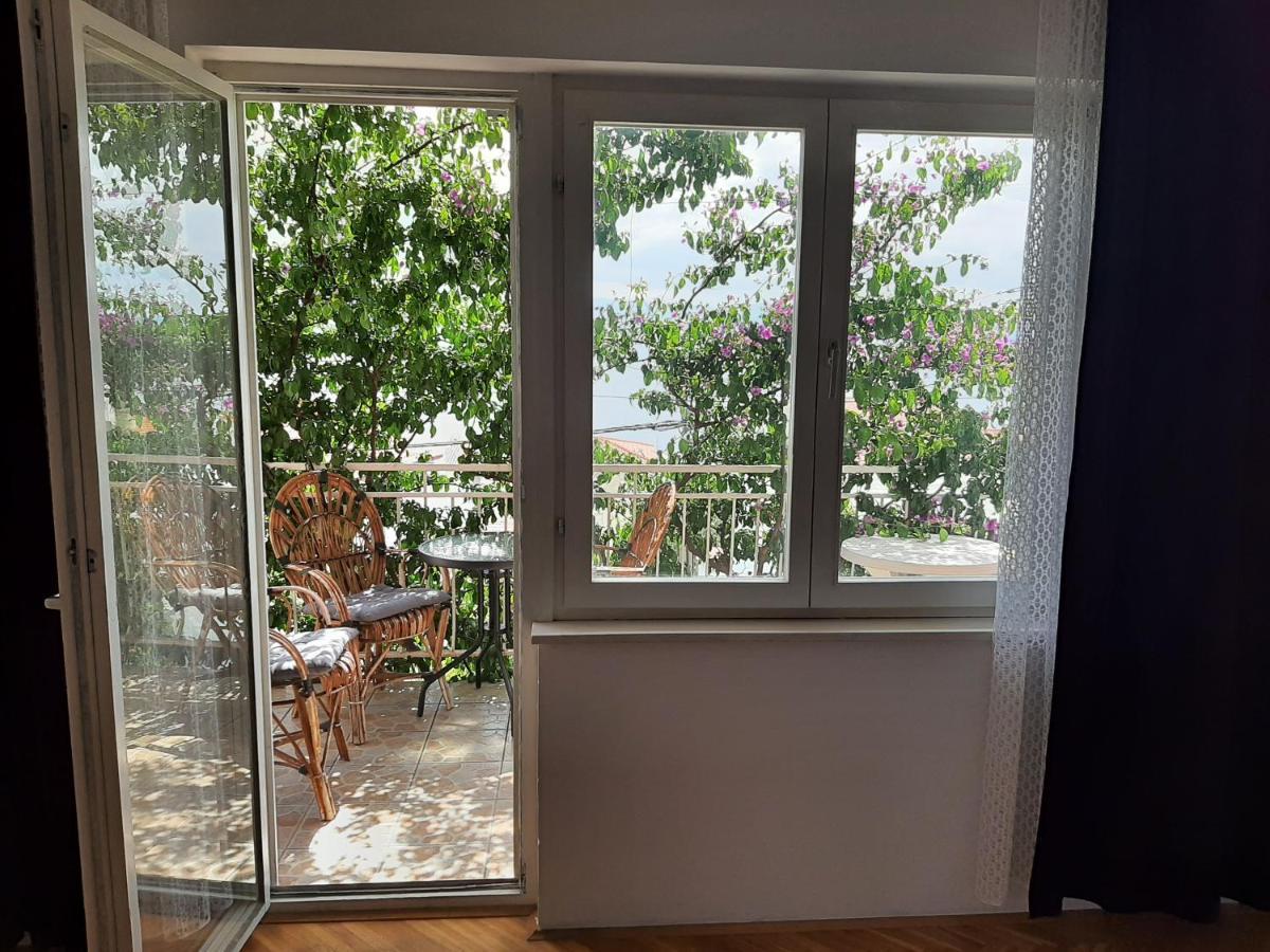 Apartments Tina Omis Exterior photo