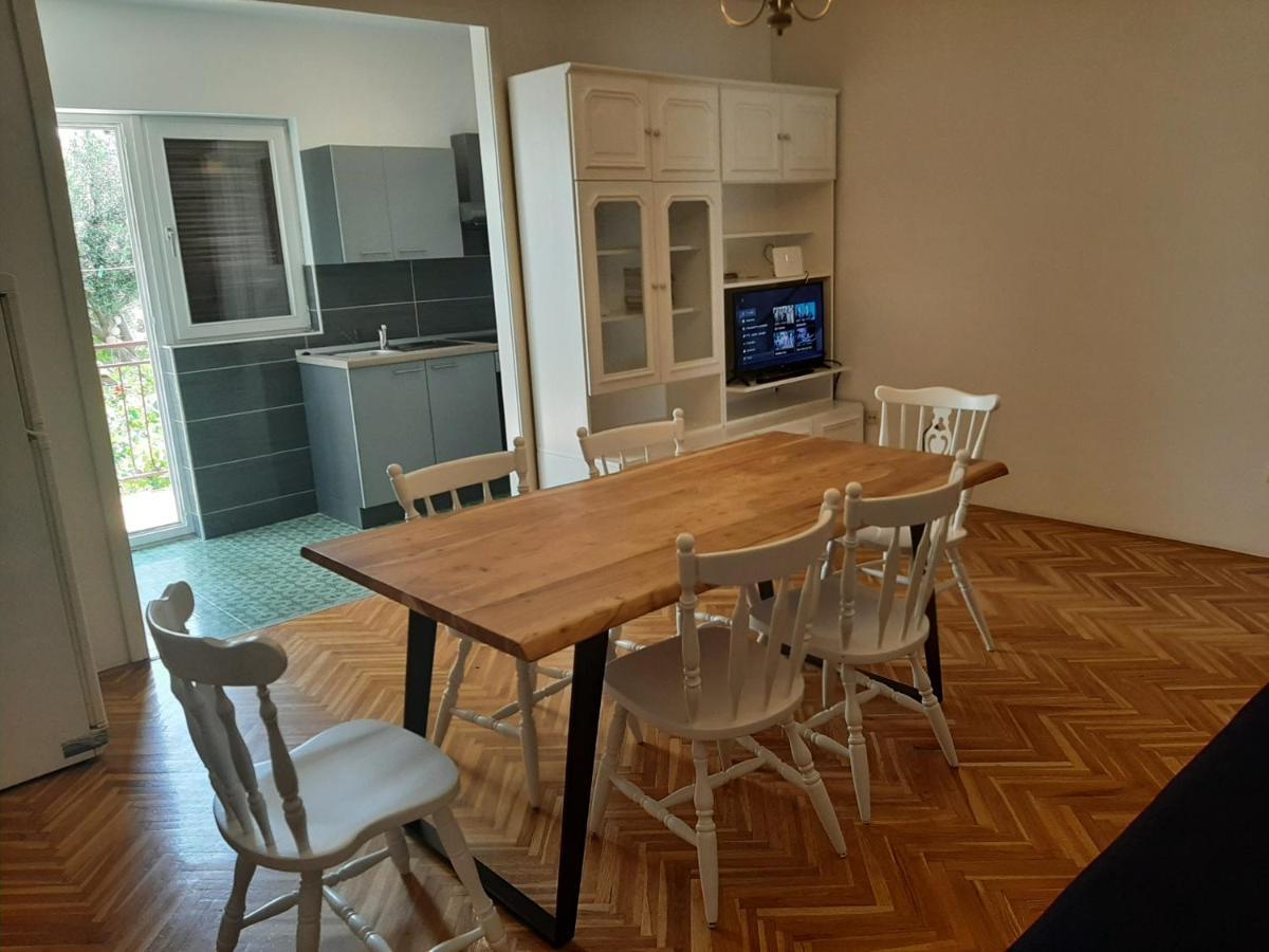 Apartments Tina Omis Exterior photo